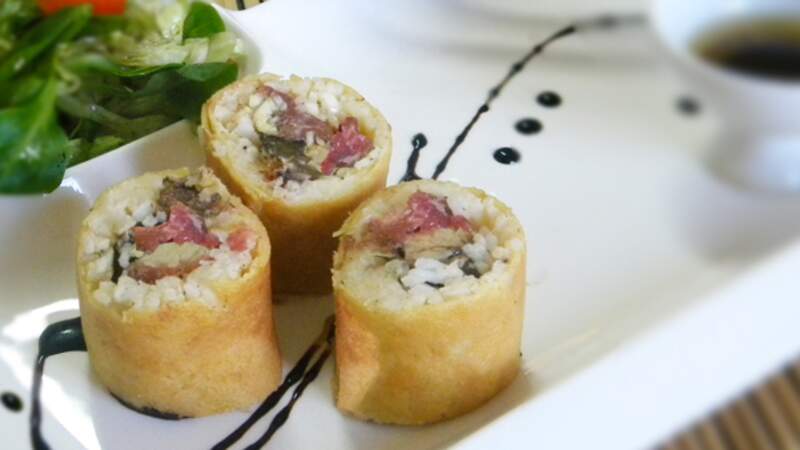 Crêpes façon sushi, foie gras, carpaccio de canard aux noisettes et aux cèpes