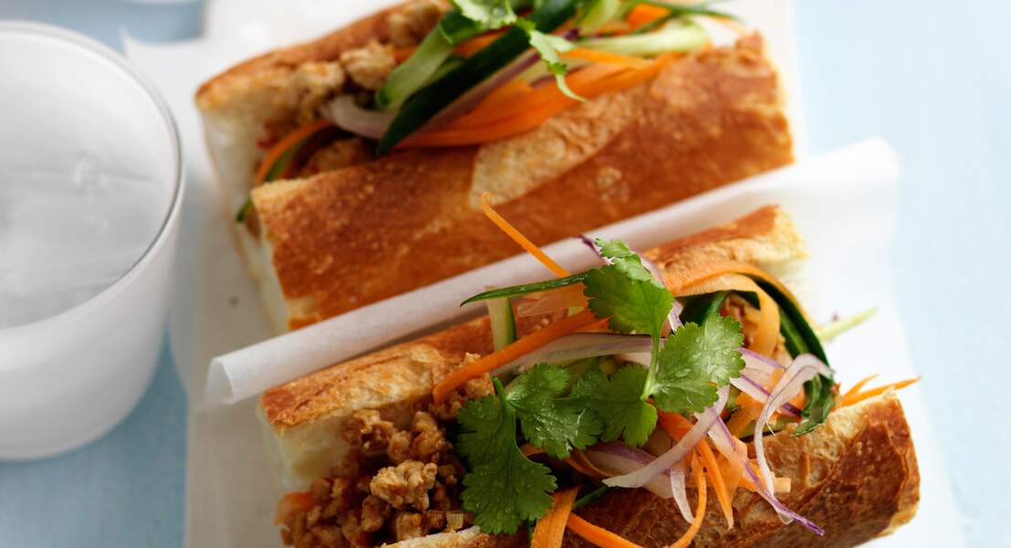 Sandwich baguette à l'agneau haché façon thaï