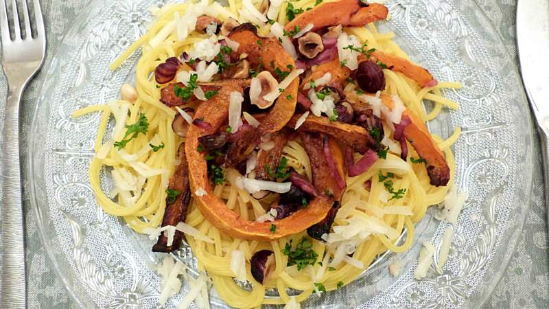 Spaghetti au potimarron roti, nuance de noisettes, bacon et fromage de brebis