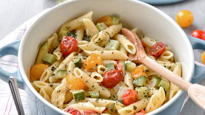 One pot pasta au chèvre, courgette et tomate cerise