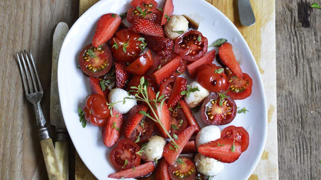 Salade de tomates, mozzarella et fraises