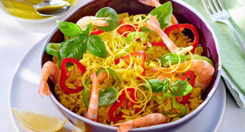 Salade de riz safrané aux crevettes et poivrons