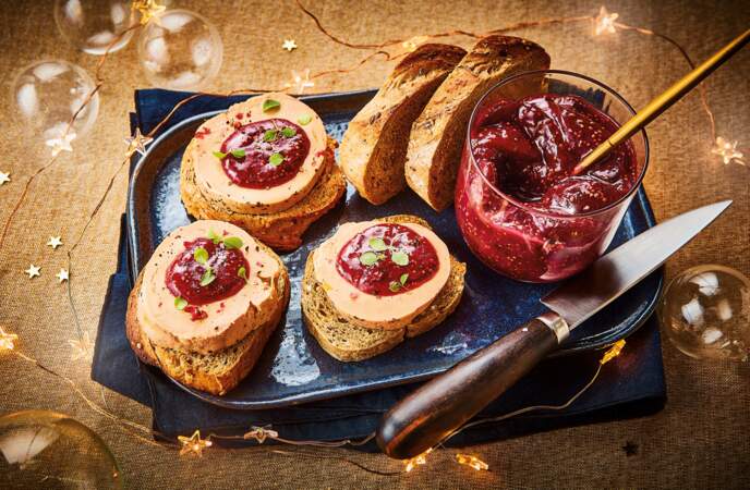 Foie gras mi-cuit, toasts de pain de campagne et chutney express