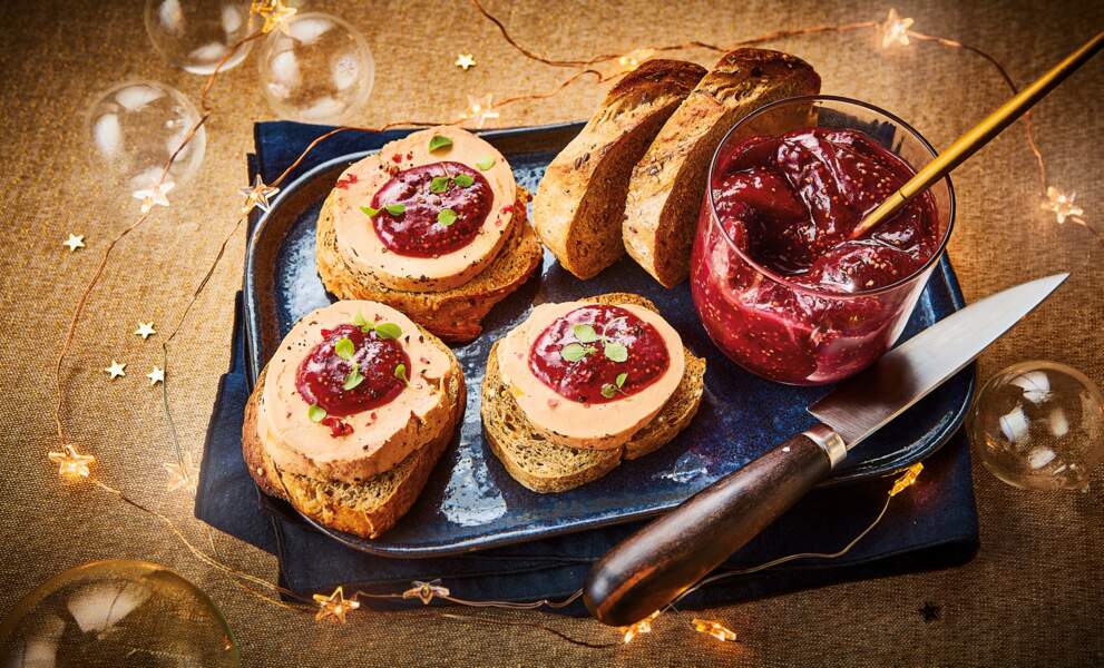 Foie gras mi-cuit, toasts de pain de campagne et chutney express