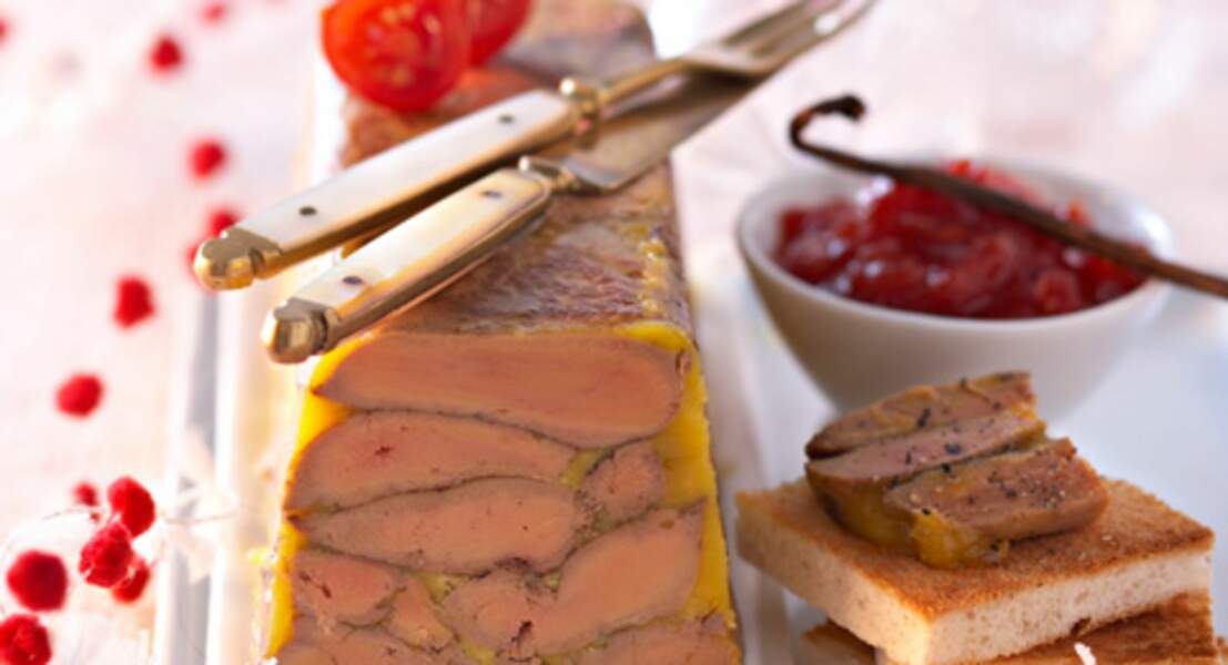 Terrine de foie gras aux épices et chutney de tomates
