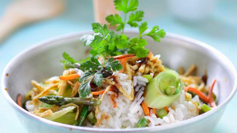 Salade de riz à l'asiatique