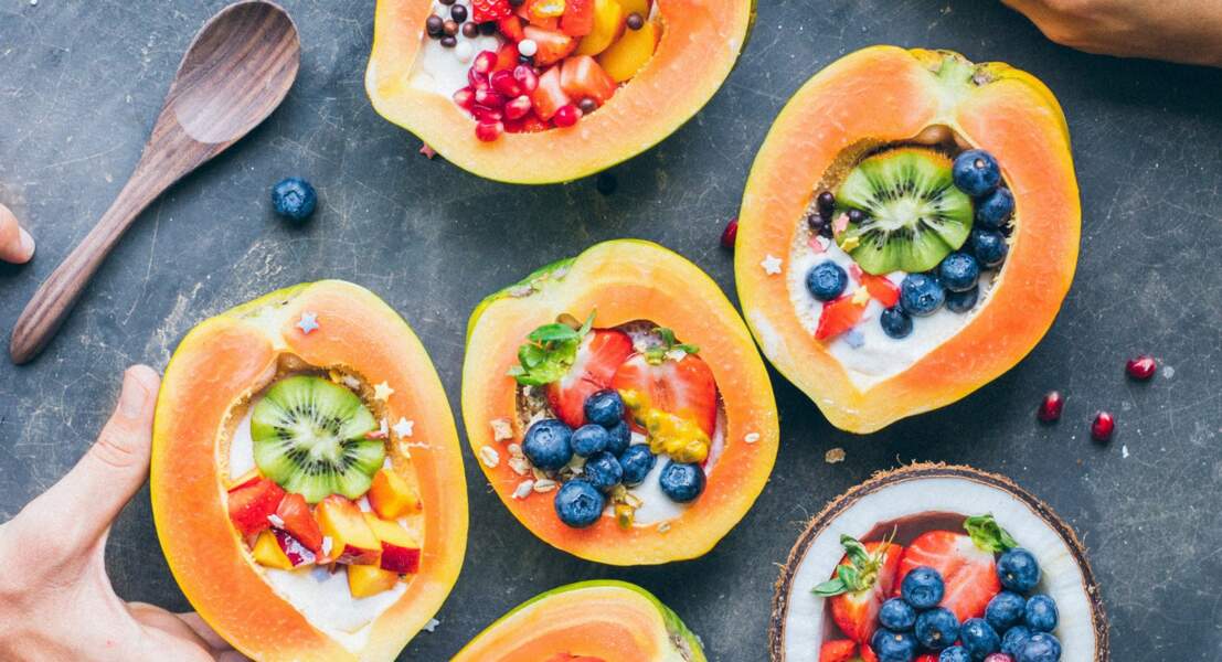 Papaye fourrée au yaourt et aux fruits