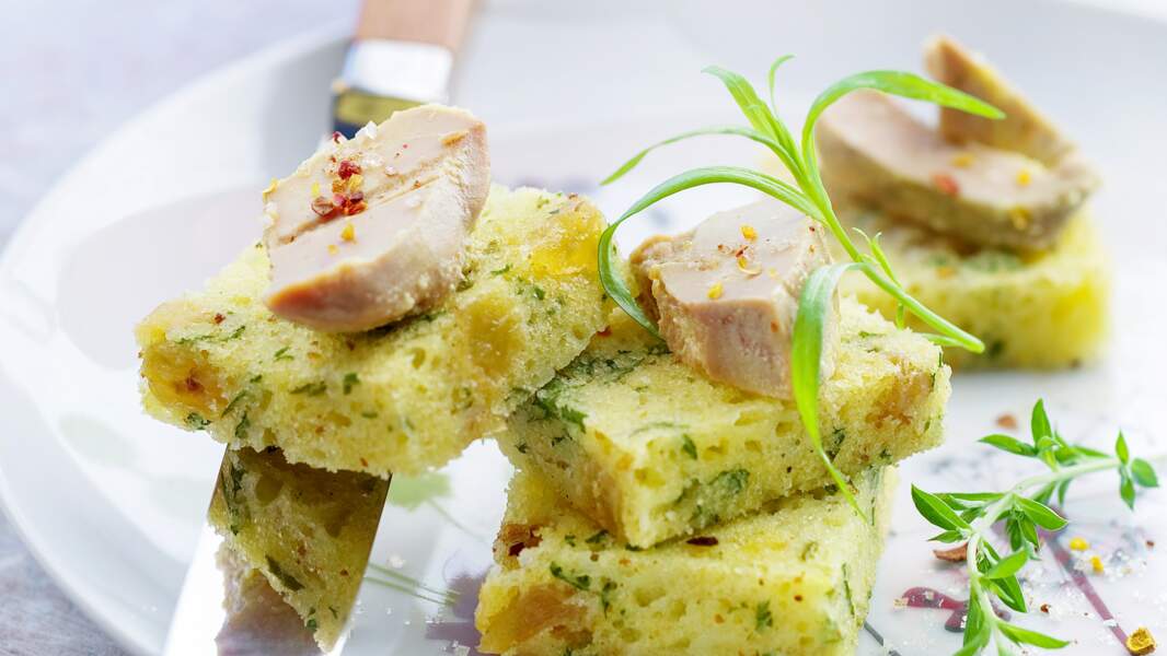 canapé de brioche aux herbes et foie gras	 