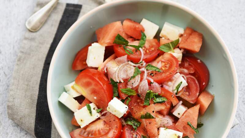 Salade de pastèque, tomates, oignons, feta et menthe	