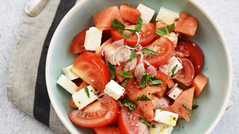 Salade de pastèque, tomates, oignons, feta et menthe	