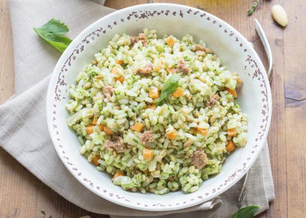 Salade de riz au pesto et aux légumes
