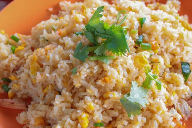 La recette facile du riz cantonais à la sauce soja de Cyril Lignac