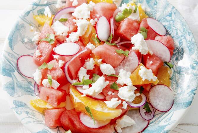 Salade de melon d'eau à l'orange, radis et oignon rouge	