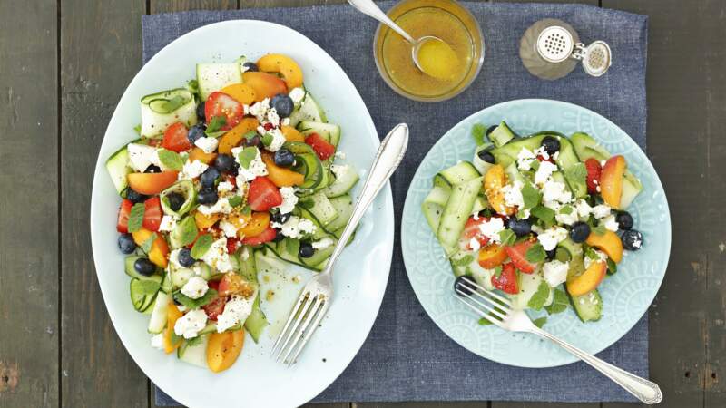 Salade de courgette à la feta et aux abricots	