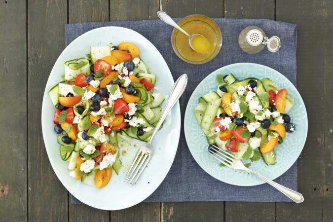 Salade de courgette à la feta et aux abricots	
