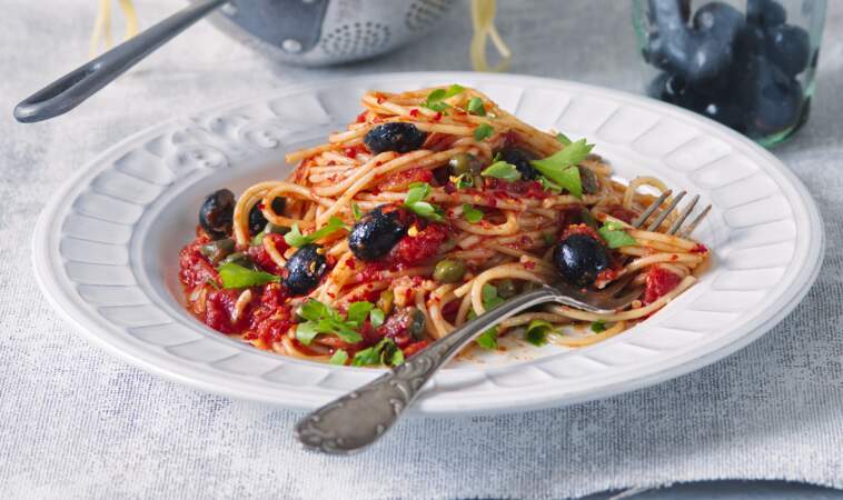 Spaghetti à la puttanesca, tomates et olives		