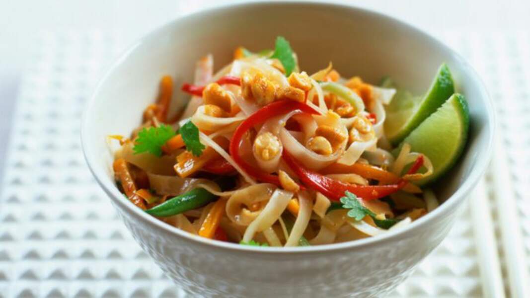 Vendredi : pad thaï crevettes et poulet de Cyril Lignac