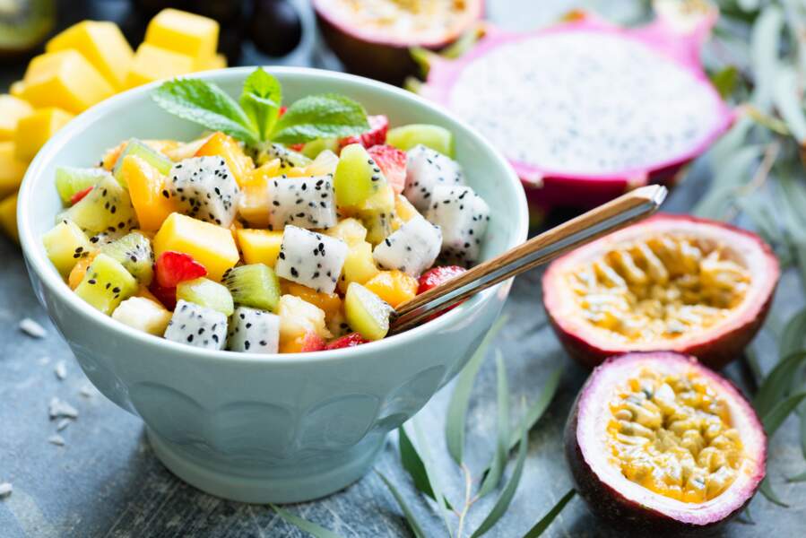 Comment bien présenter et conserver une salade de fruits + quelle quantité prévoir par personne ?