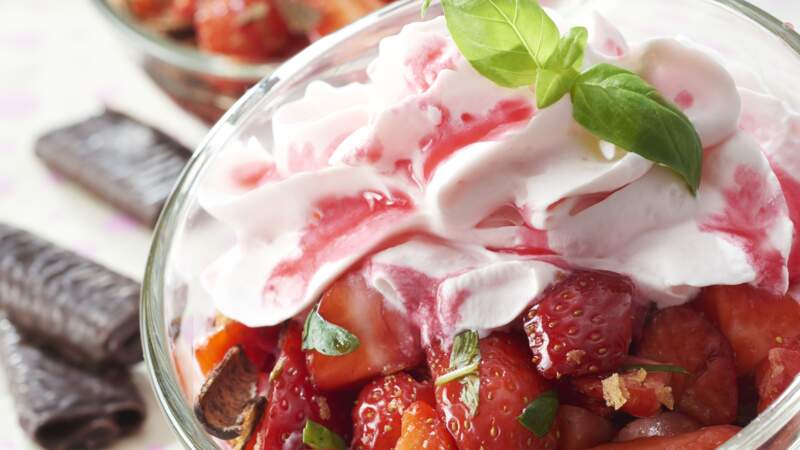 Verrines de fraises à la chantilly	 