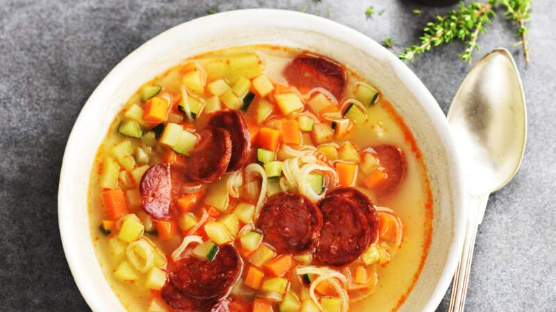 Soupe espagnole aux légumes et chorizo