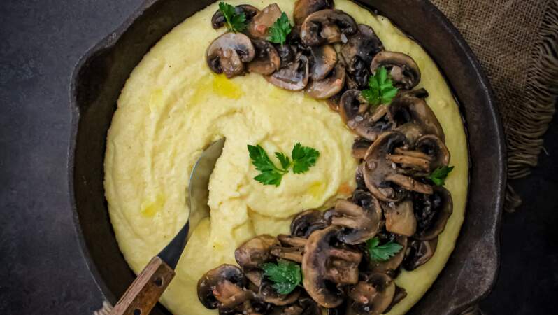 Polenta crémeuse aux champignons et huile de truffe 	 