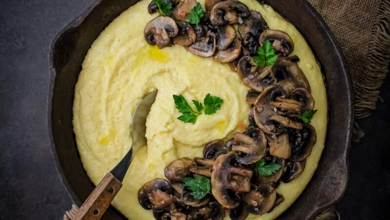 Polenta crémeuse aux champignons et huile de truffe 	 