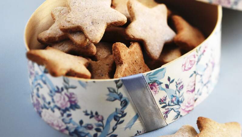 Biscuits au pain d'épices alsacien en forme d'étoile 