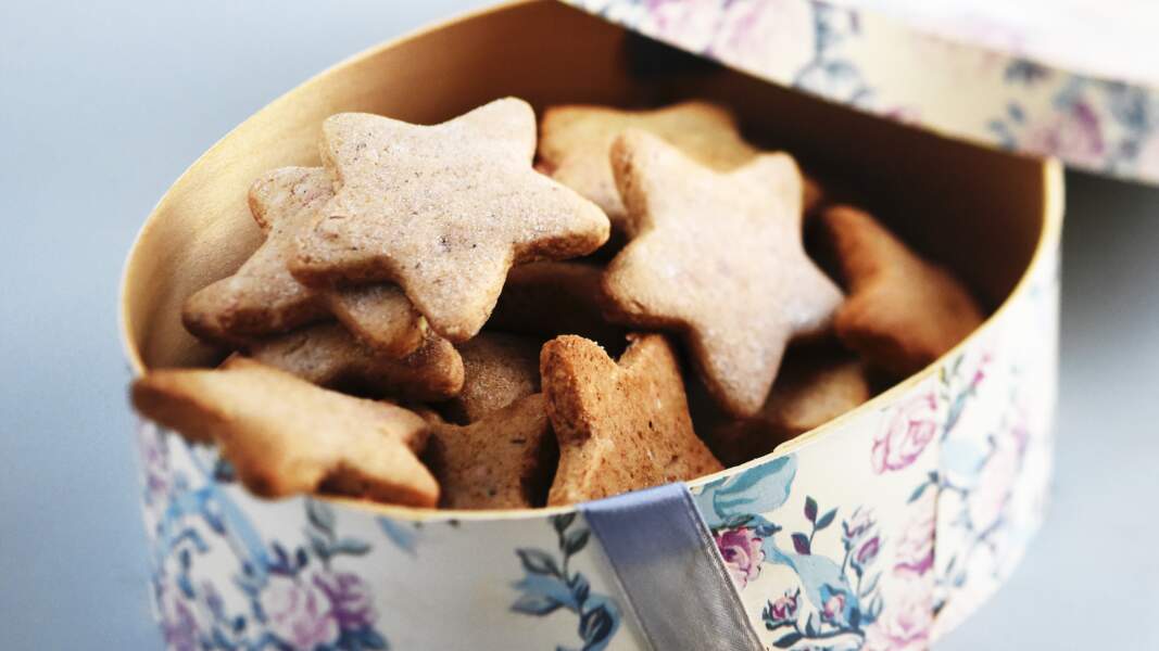 Biscuits au pain d'épices alsacien en forme d'étoile 