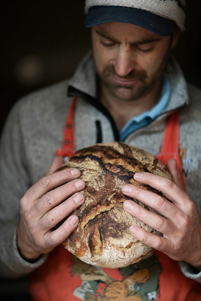 Tous les pains sont façonnés à la main chez Gérard Berrux.