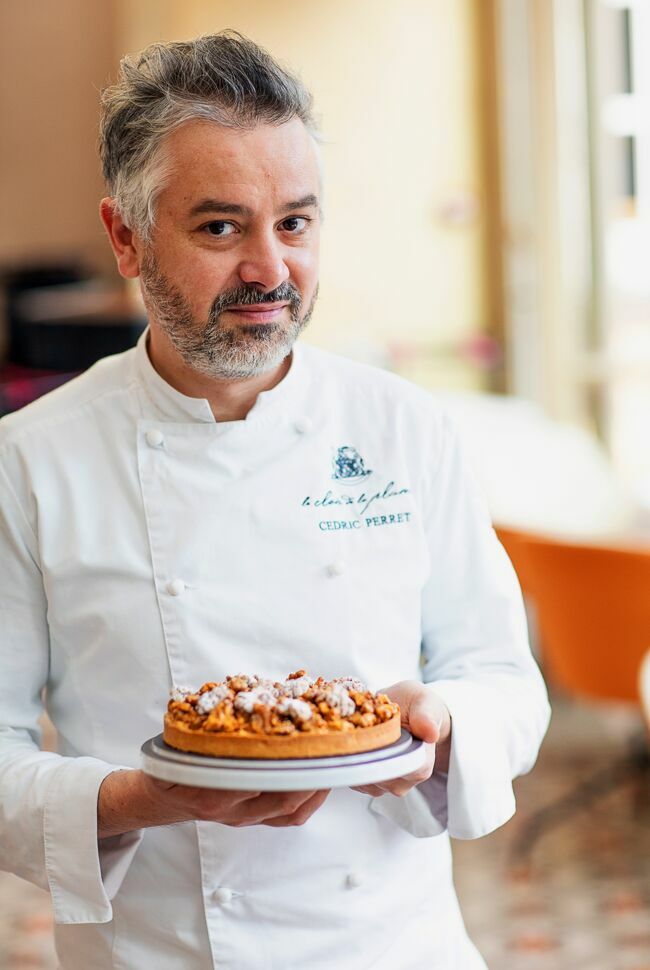 Cédric Perret a reçu le prix Passion Dessert du "Guide Michelin" en 2021.