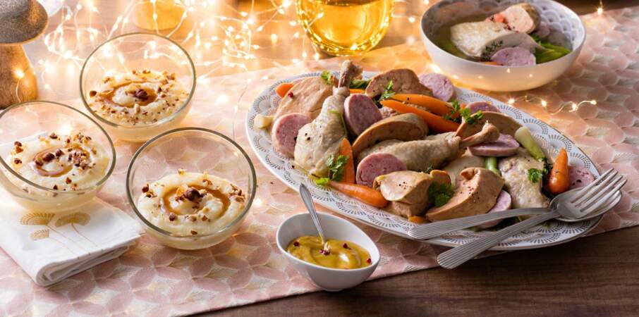 Pot-au-feu de poularde au foie gras, purée de pommes de terre et céleri aux noisettes