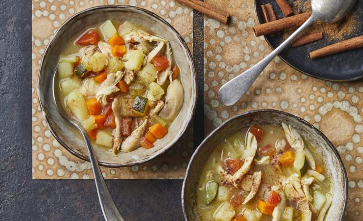 Soupe de légumes au poulet et cannelle