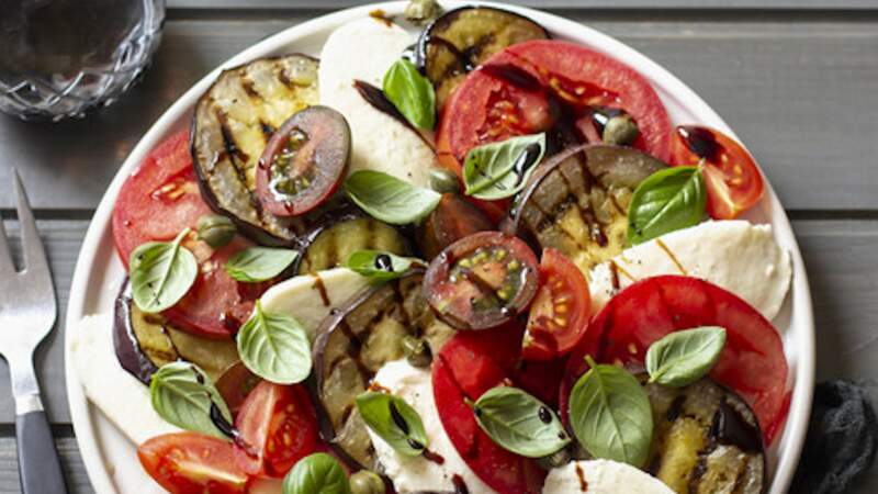 Salade caprese à l’aubergine grillée