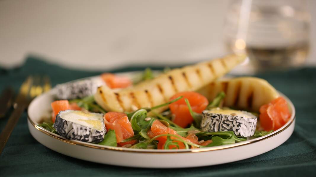 DIMANCHE : Salade festive au saumon fumé et à la poire grillée