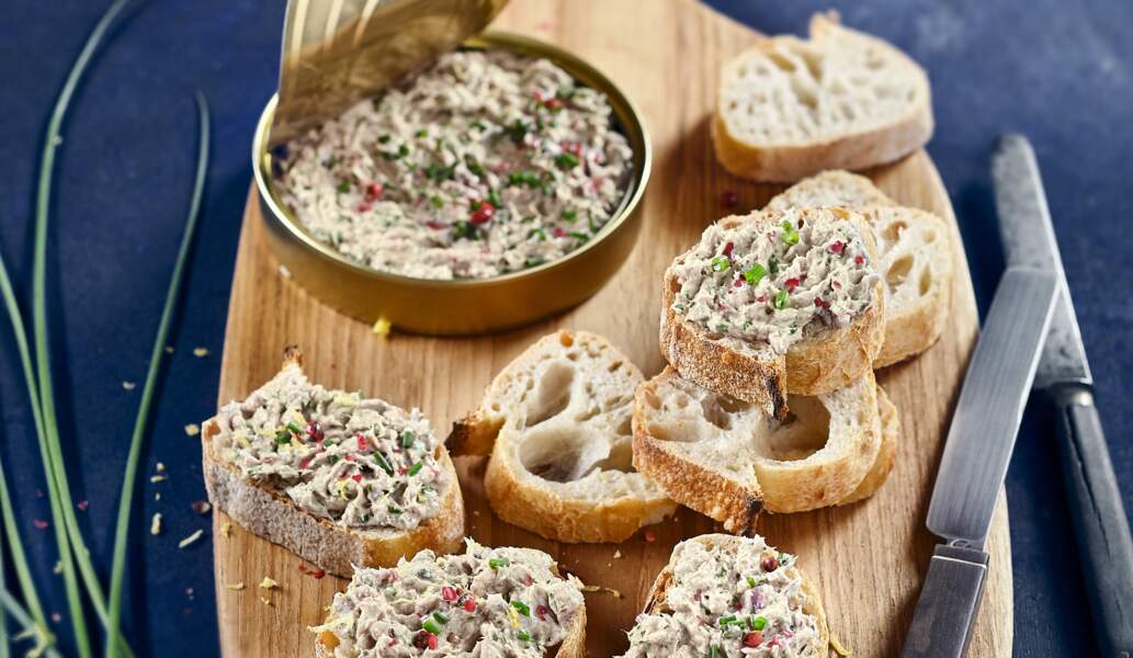 Rillettes de sardine au citron confit et échalote, pain de campagne toasté 