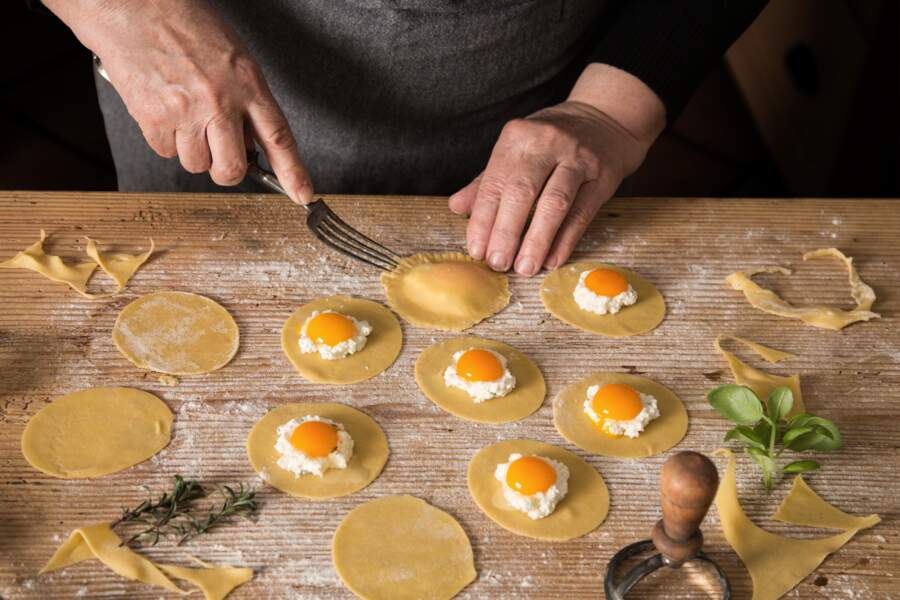 Comment faire des egg yolk raviolis, ces raviolis décadents au cœur coulant ?