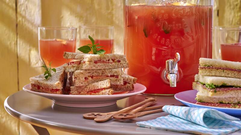 Mini-clubs sandwich et sangria rosée au pamplemousse