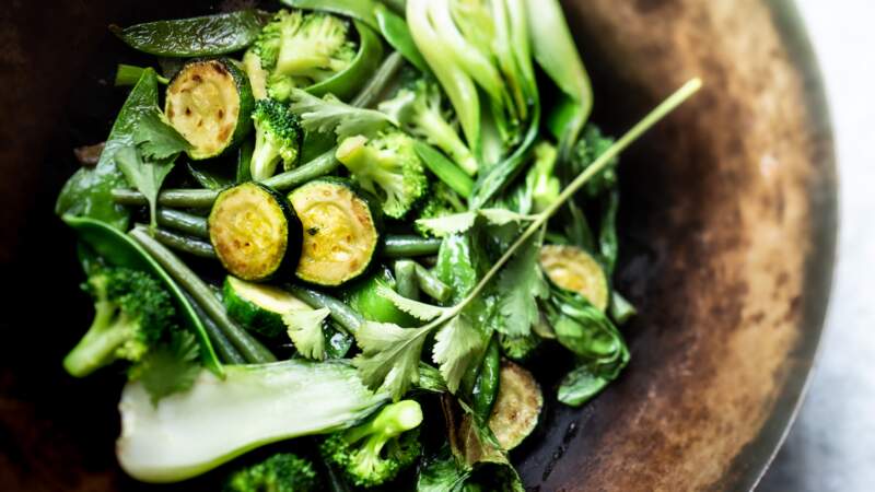 Wok de légumes verts à l’huile de sésame