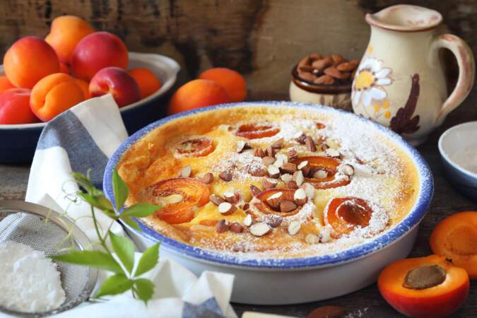 Clafoutis aux abricots :  l'ingrédient inattendu que glisse Laurent Mariotte pour le rendre encore plus gourmand