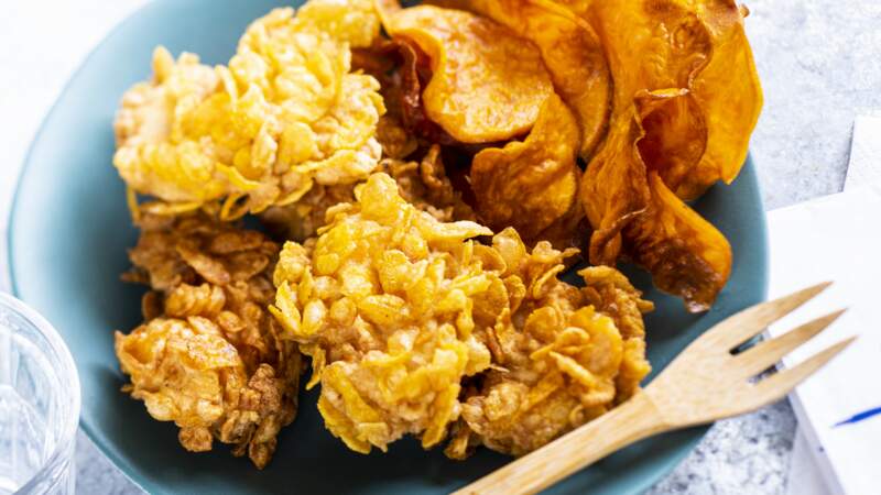 Nuggets de poulet aux pétales de maïs et chips de patate douce 