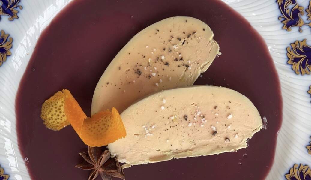 La surprenante recette du foie gras poché dans du vin chaud de Julie Andrieu