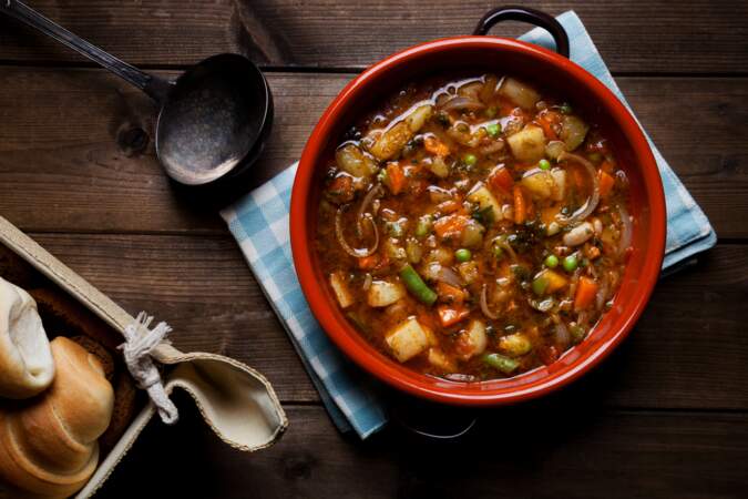 Cyril Lignac : sa recette du traditionnel minestrone, cette soupe épaisse italienne