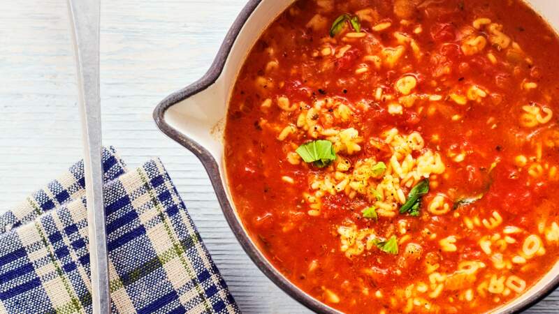 Soupe de tomate aux pâtes alphabet