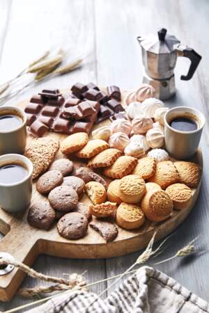 Planche sucrée aux biscuits sablés café et chocolat