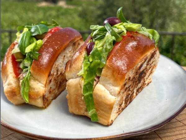 Sandwich-roll thon mayonnaise : la recette de Cyril Lignac prête en 20 minutes