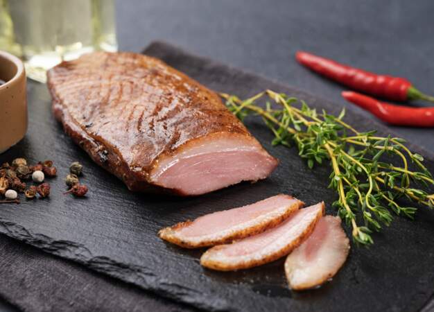 Canard au poivre vert de Cyril Lignac : la recette et son astuce pour que la viande ne soit pas trop grasse 