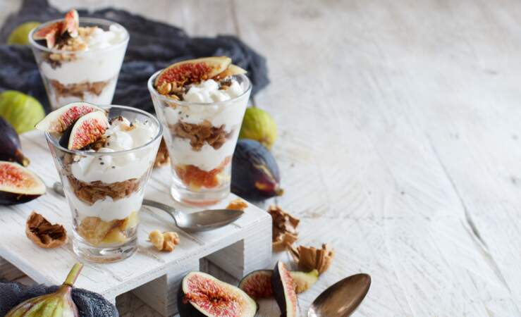 Le trifle à la figue et aux framboises de Cyril Lignac : la délicieuse recette de ce dessert anglais 