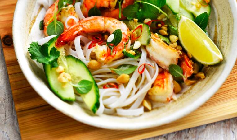 Salade thaïlandaise de nouilles de riz aux crevettes 