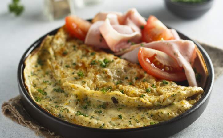 Cyril Lignac : sa recette de l'omelette soufflée avec un ingrédient étonnant