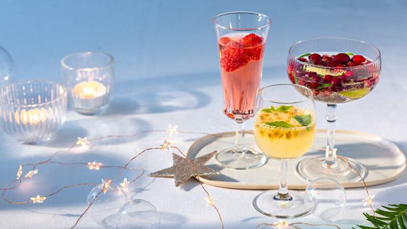 Cocktails fruités au champagne en trois façons